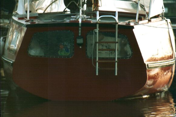 Spiegel und Badeleiter